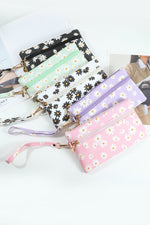 Load image into Gallery viewer, Daisy Wristlet
