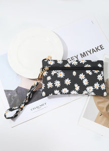 Daisy Wristlet