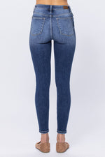 Load image into Gallery viewer, Judy Blue High Rise Button Fly Skinny Jeans
