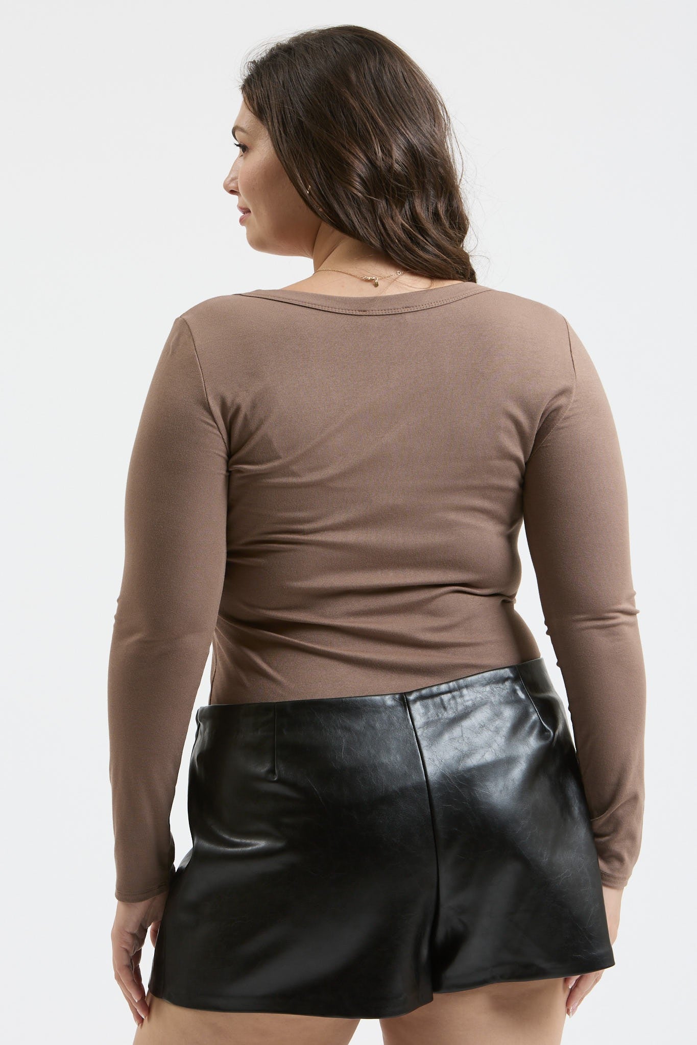 Scoop Neck Henley - Mocha (Curvy)