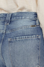 Load image into Gallery viewer, 90’s Revival Wide Leg Jeans
